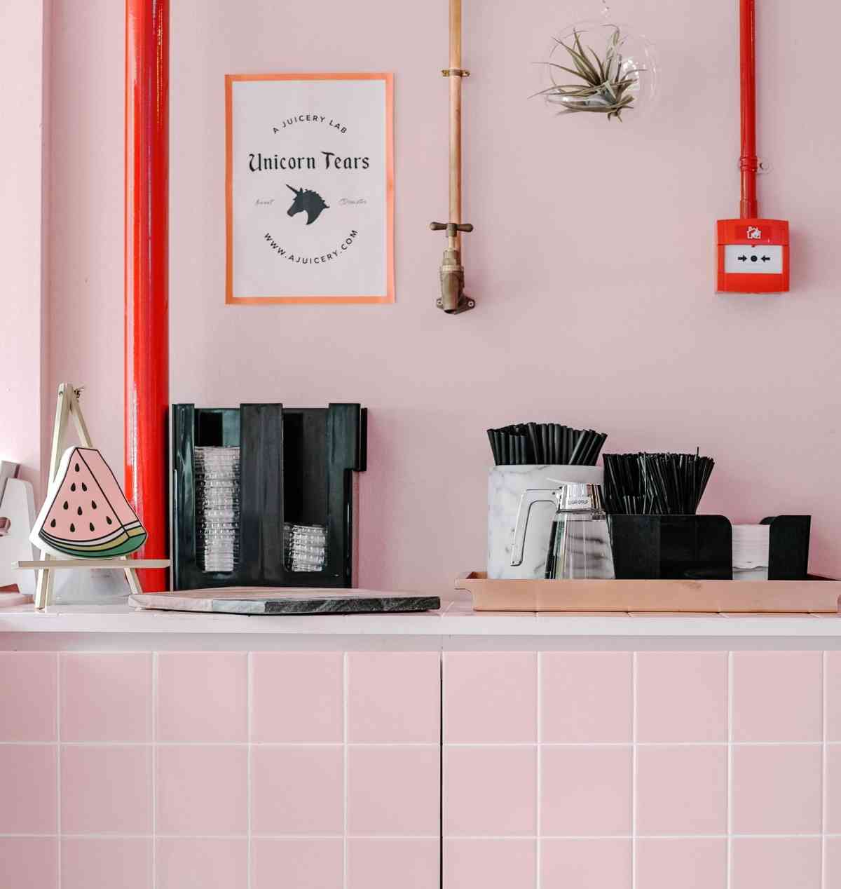 decorar con color rosa cocinas