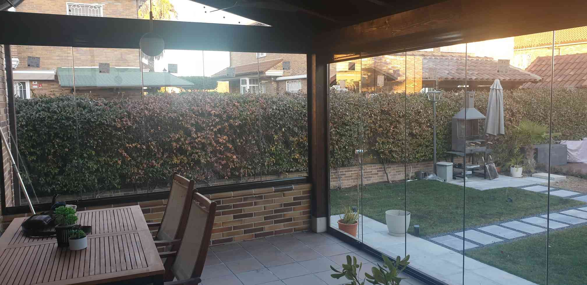 Cortinas de cristal: el cerramiento moderno más demandado de la última ...