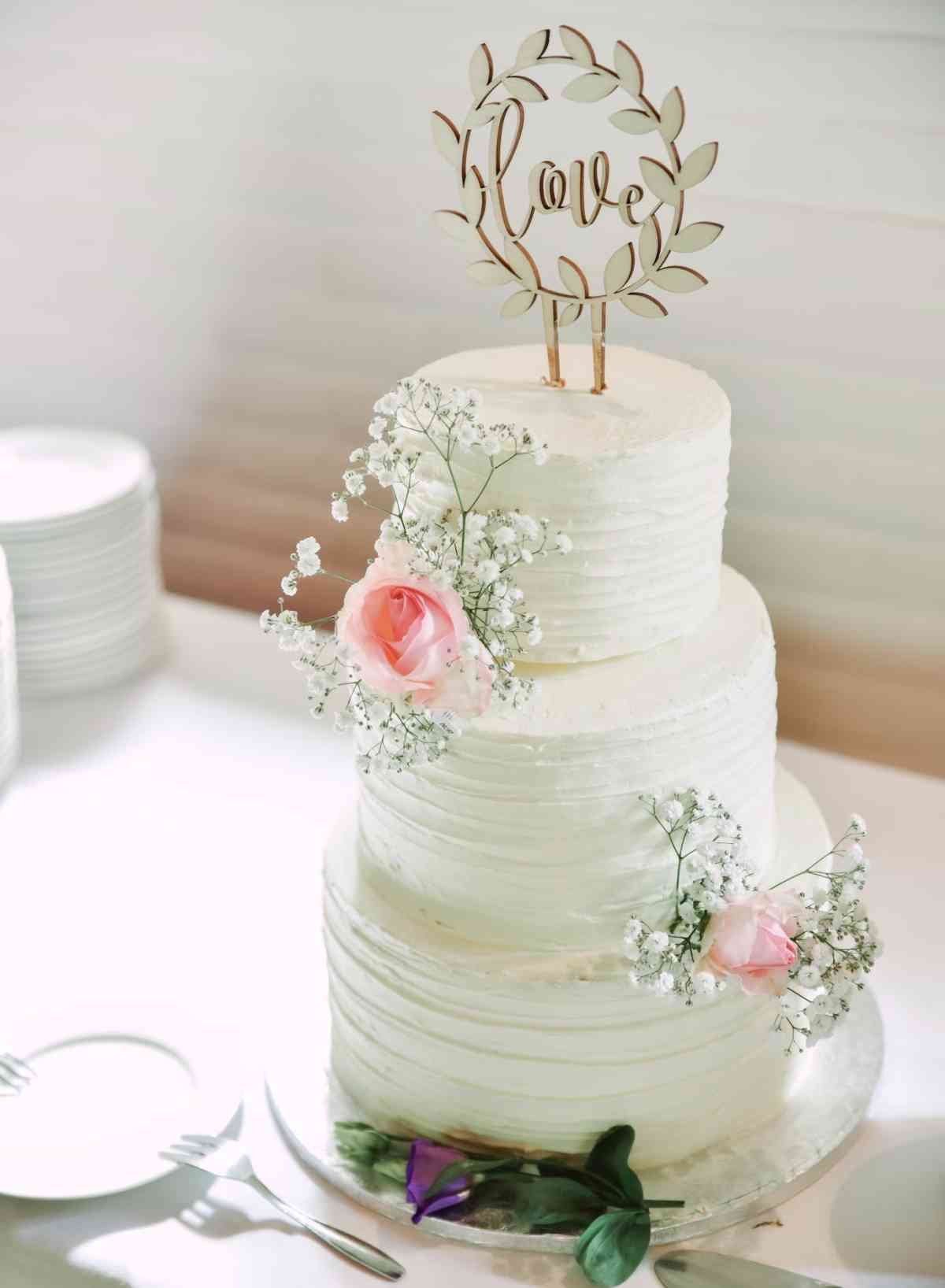 El acento floral vuelve a la decoración de pasteles para las bodas primavera verano 2023 1
