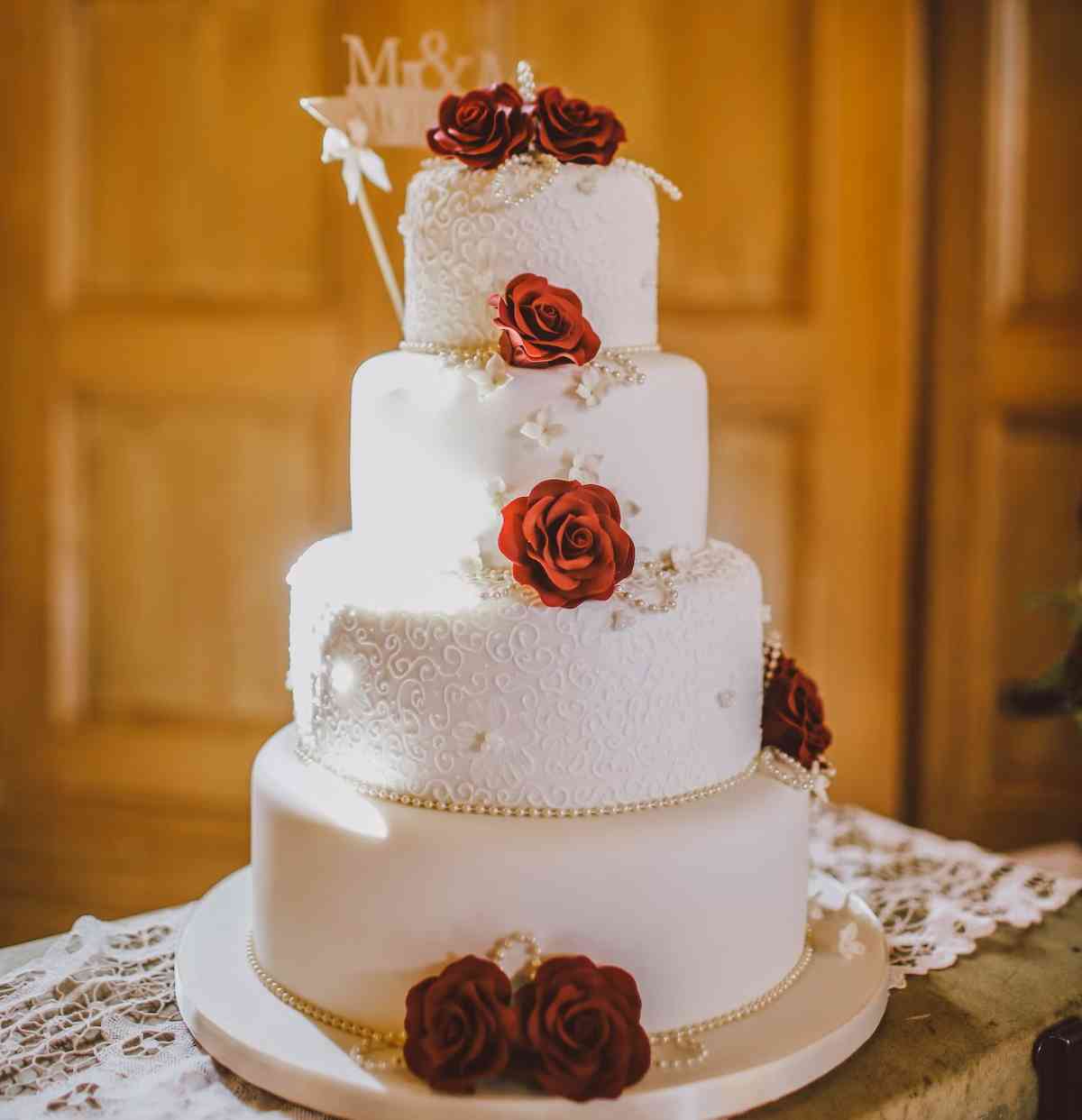 El acento floral vuelve a la decoración de pasteles para las bodas primavera verano 2023 3