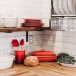 bonita-cocina-con-estantes-abiertos