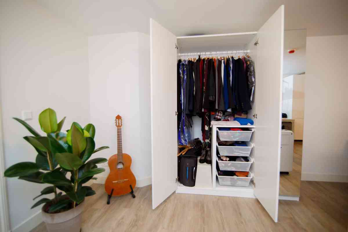 Organiza tu armario para que se vea tan fantástico como el salón