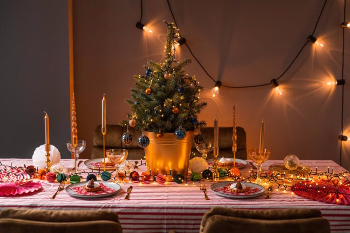 mini arbol navideno en el comedor