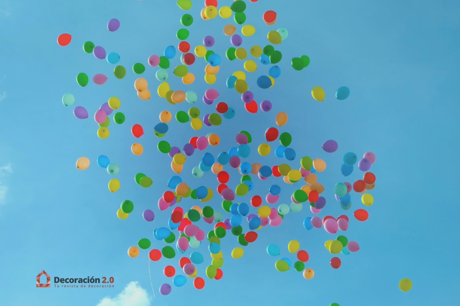 Globos con helio volando libres