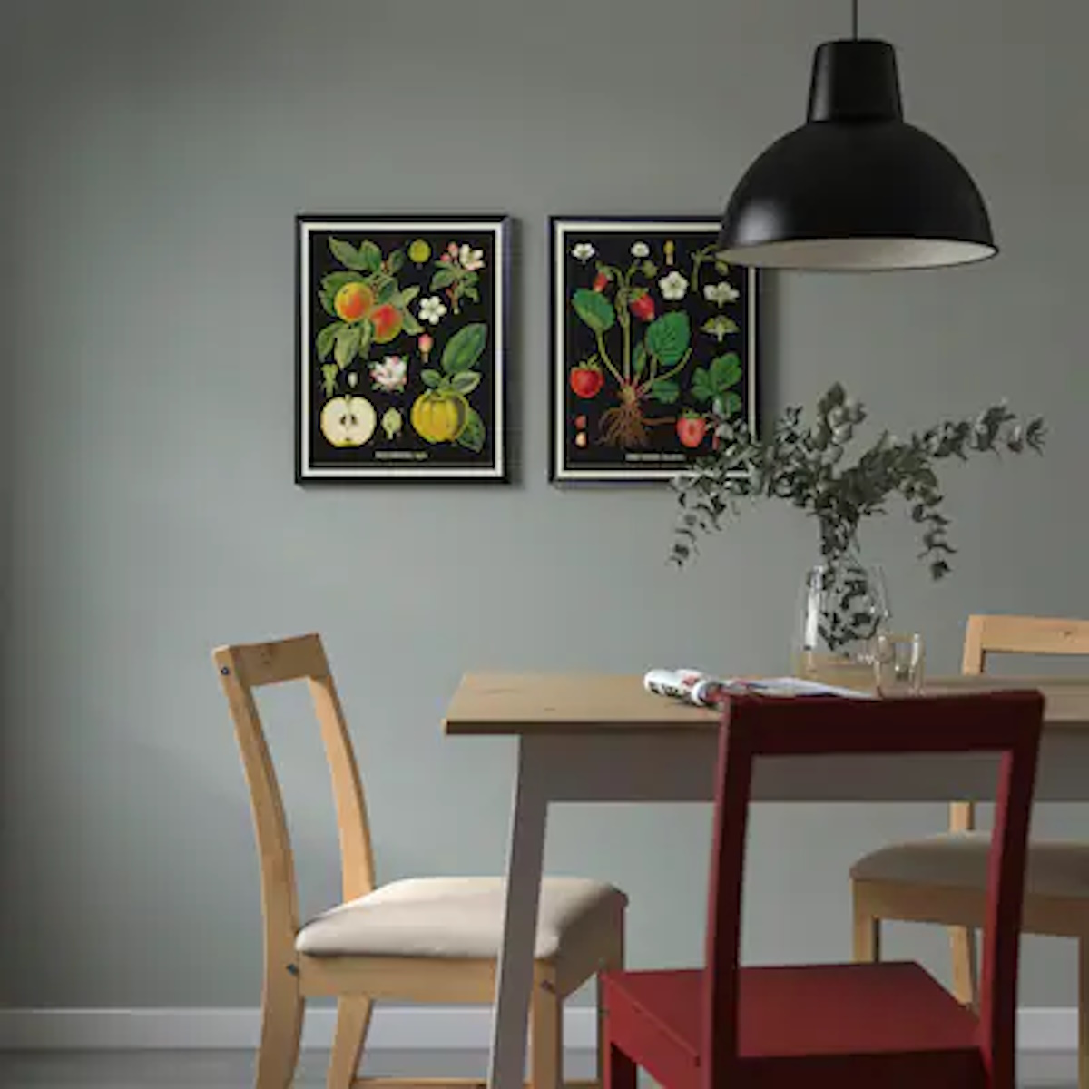 Marcos con pósteres, láminas y muchos cuadros de Ikea para embellecer las paredes en un 2×3