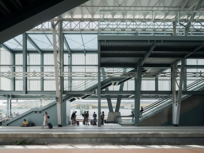 Comenza en el nuevo edificio de viajeros de la estación Santiago de Compostela-Daniel Castelao