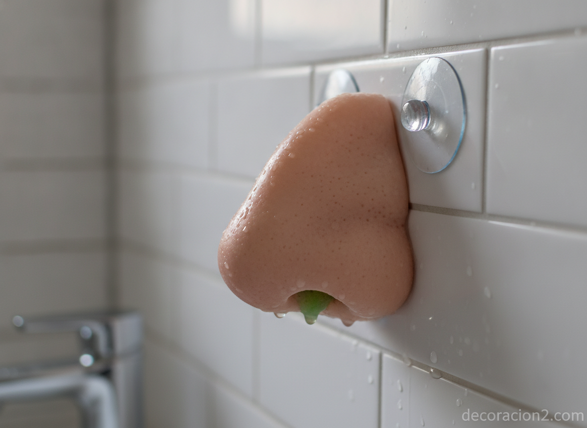 Jaboneras originales para el baño: ideas curiosas y prácticas 9 Jabonera con forma de nariz sujeta a la pared del baño con ventosas