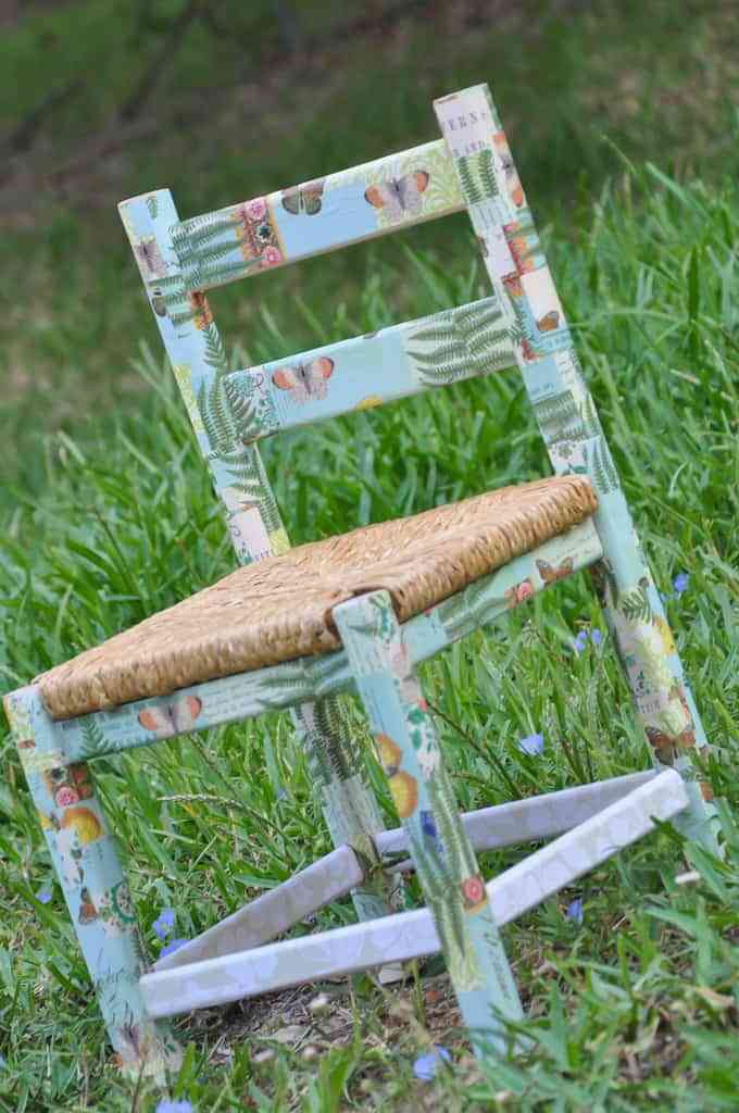 DIY: una silla infantil decorada con papel 7