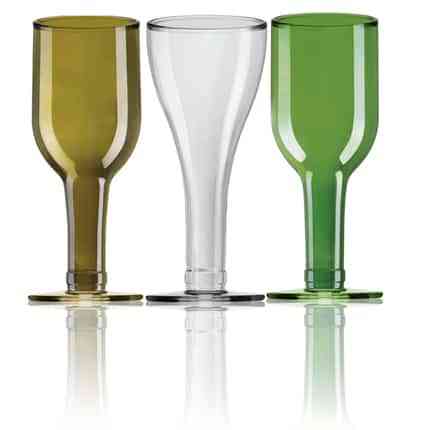 Vasos y copas con botellas de vidrio de Sanserif Creatius