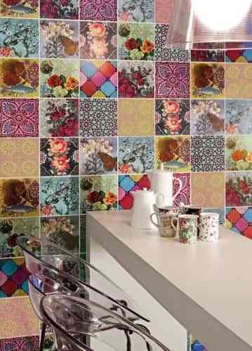Decorar pared de comedor con azulejos floral 2
