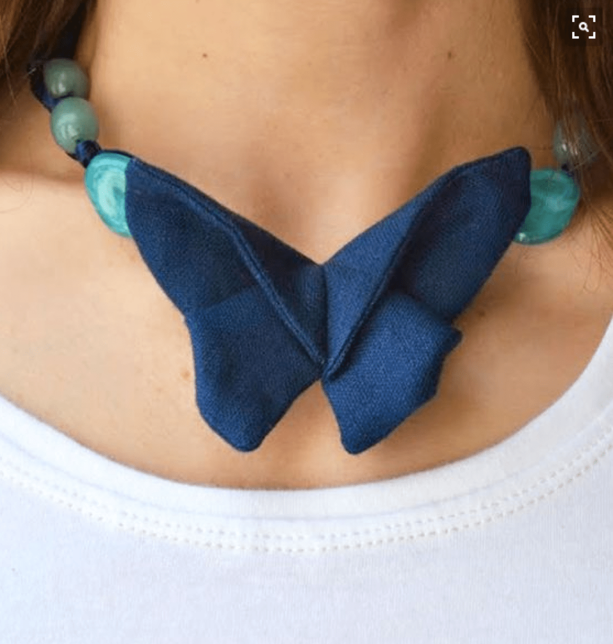 Collar mariposa origami