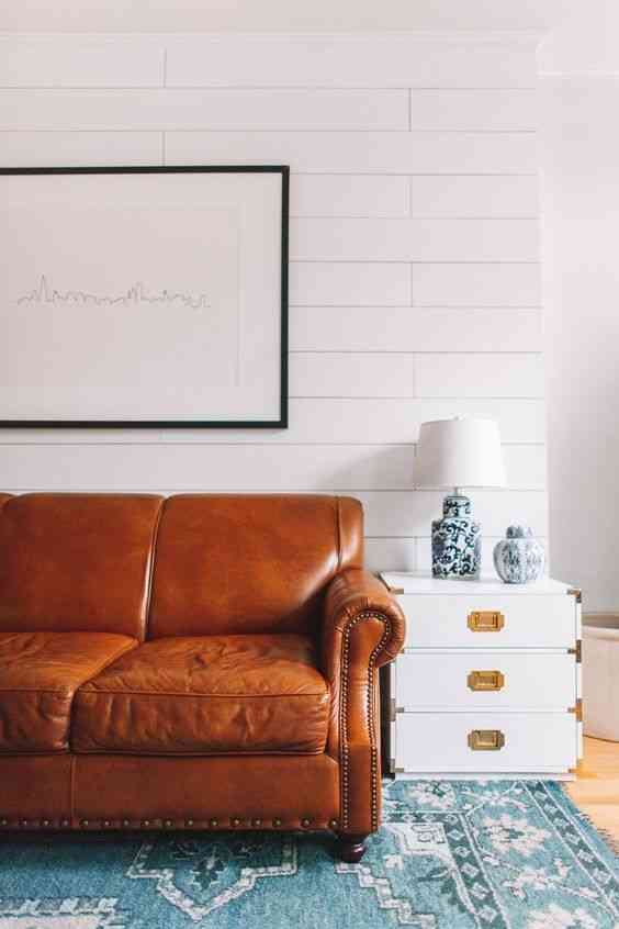 Cómo combinar un sofá de cuero marrón en casa