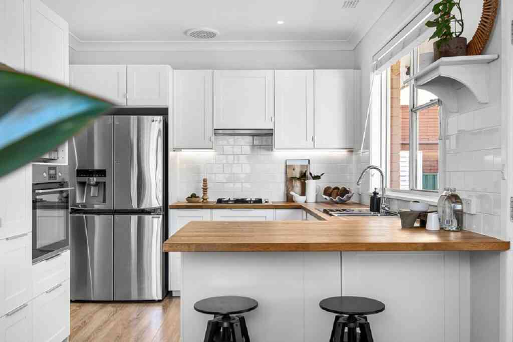 Elegir los muebles de la cocina según tus necesidades y el tamaño de la misma es fundamental para que la estancia sea cómoda y funcional.