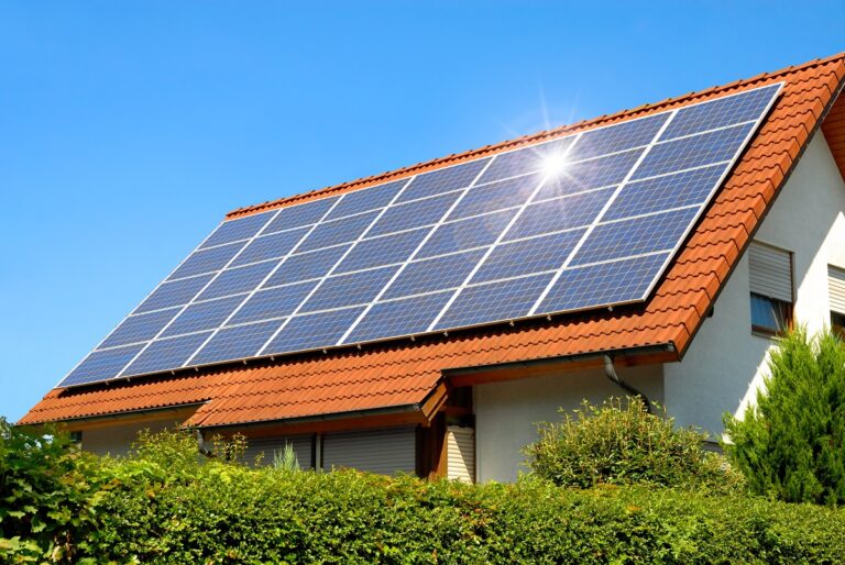 Placas solares en el hogar: una inversión sostenible