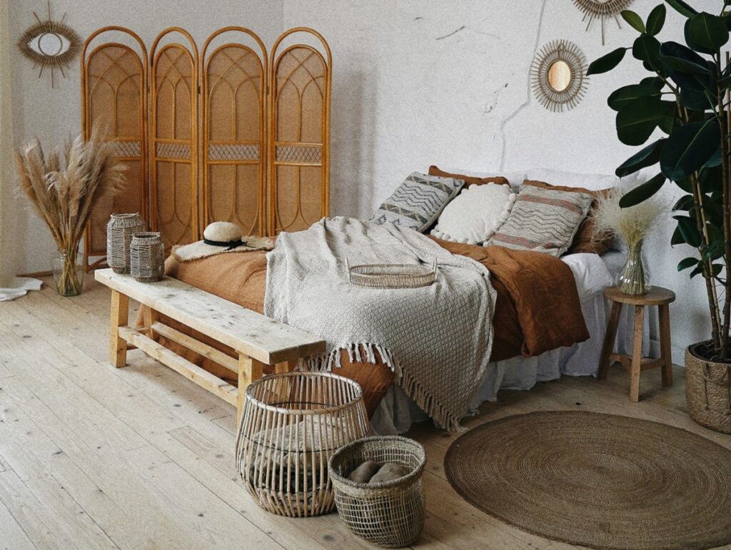 Decorate the rustic style bedroom for summer: 6 unique ideas 2